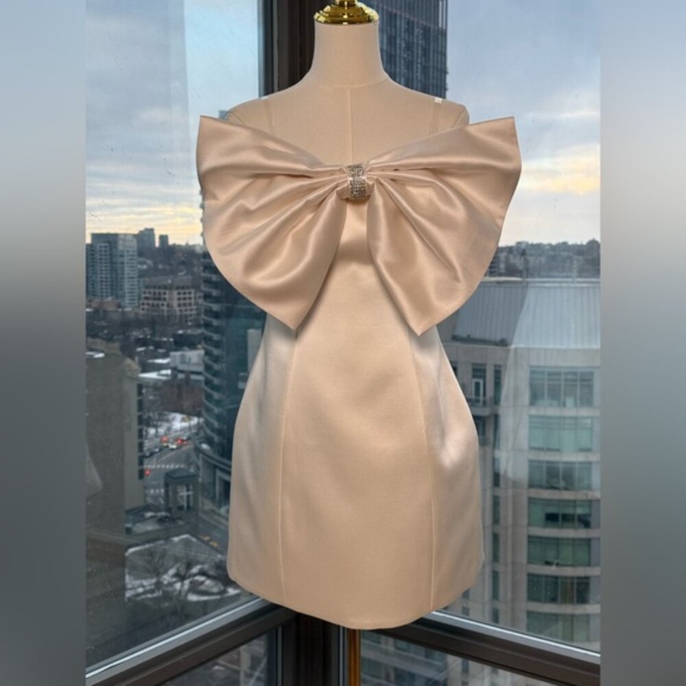 🆕 BRONX & BANCO 🧿 NWOT Evie White Strapless Bow Mini Dress, Sz M US 6 - Picture 3 of 15